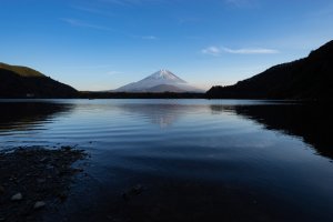 精進湖の子抱き富士