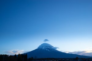 いつもお世話になっているシェアオフィスからみた笠雲